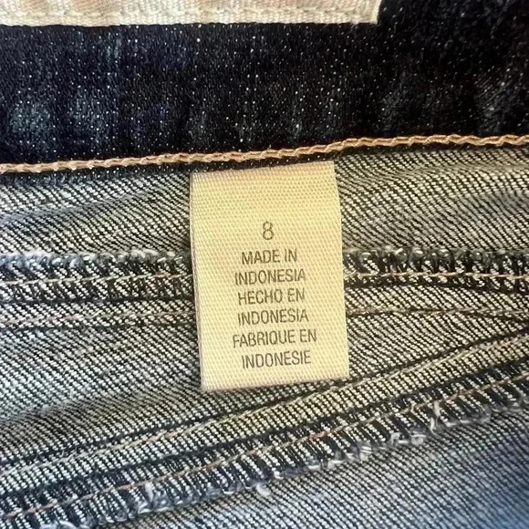 DKNY Bermuda Jean shorts. Size 8 excellent condition. Cuff hem. - Picture 11 of 14